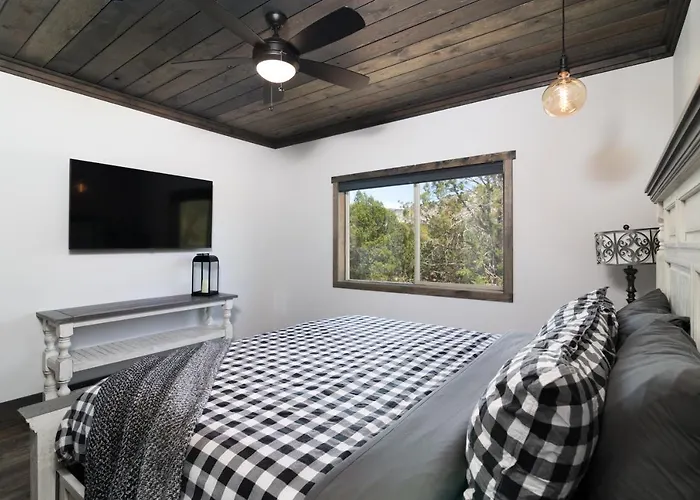 Overlook Cabin. Romantic Views Fire Pit/Hot Tub & Zion Adventure