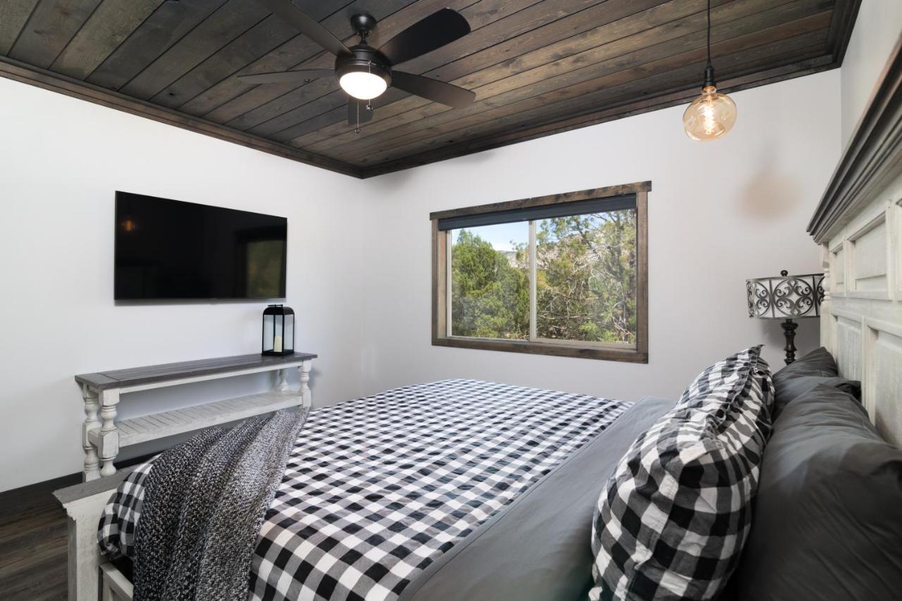 Overlook Cabin. Romantic Views Fire Pit/hot Tub & Zion Adventure Orderville